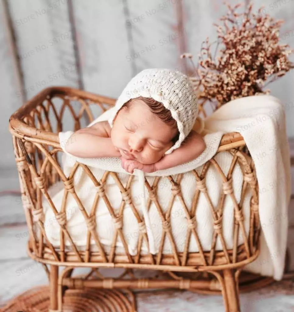 Wicker wheel hot sale moses basket